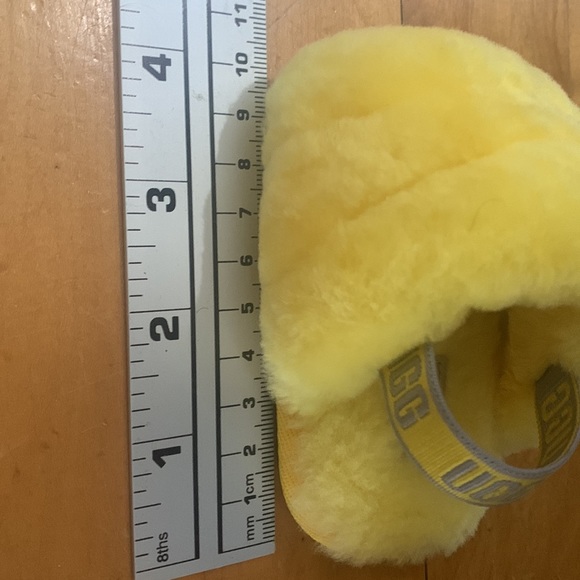 Baby UGG fluff sandals yellow sheepskin slides with elastic sling back heel 2/3 - Picture 6 of 7